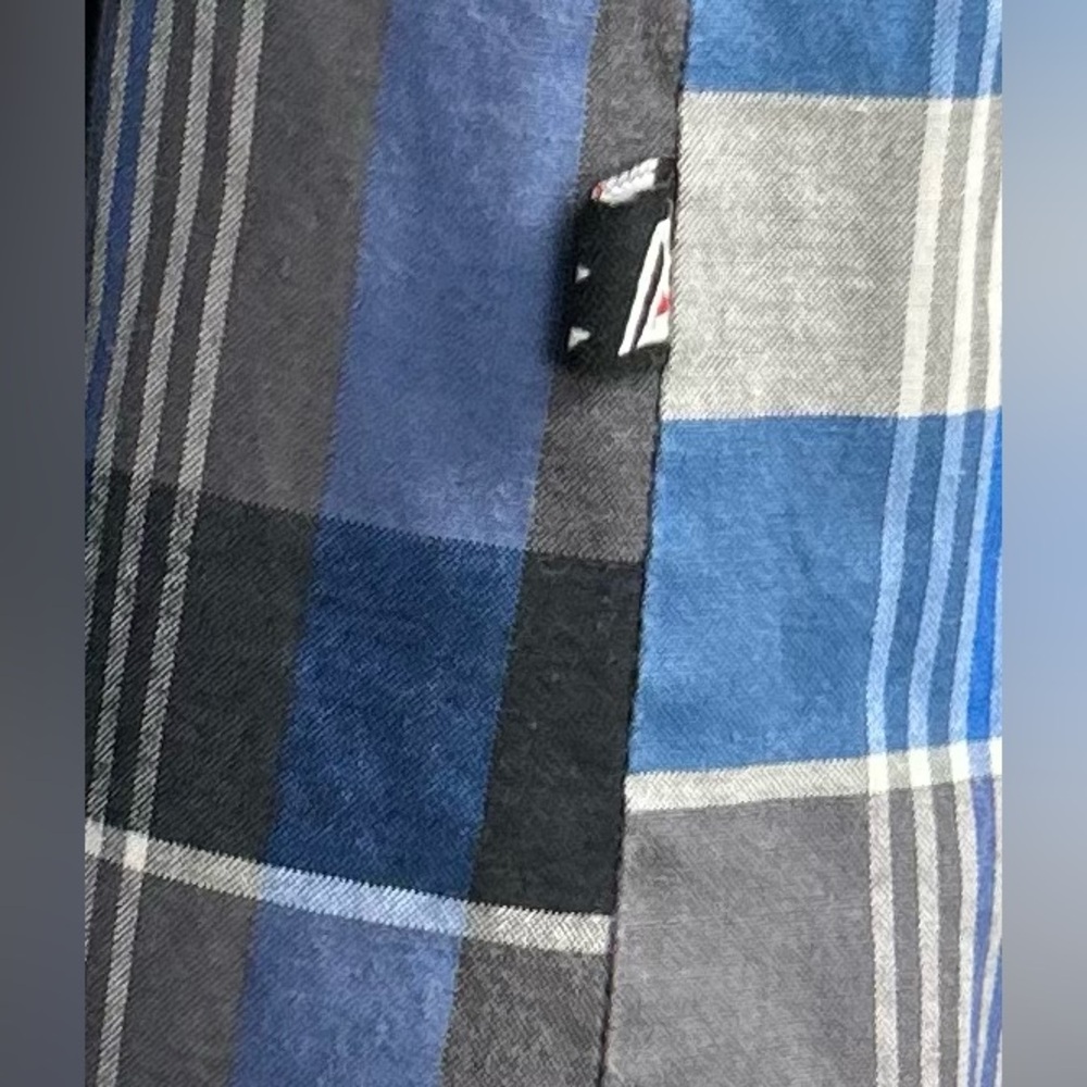 Ablanche New York Men's Plaid Button Down Shirt - Picture 4 of 6